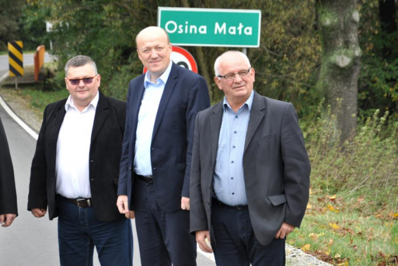 Oficjalne otwarcie przebudowanej drogi powiatowej Ziębice-Starczówek