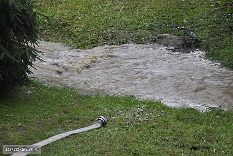 Podtopienia w gminie Kamieniec Ząbkowicki po intensywnych opadach deszczu