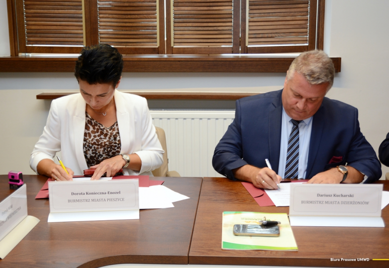 Podpisanie listu intencyjnego w sprawie deklaracji współpracy w kontekście przejmowania i rewitalizacji przez Samorząd Województwa Dolnośląskiego linii kolejowych