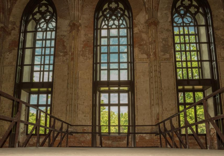 W ramach realizacji projektu w Pałacu Marianny Orańskiej zrekonstruowano zewnętrzną i wewnętrzną stolarkę okienną i drzwiową sali jadalnej i pomieszczeń poniżej oraz stolarkę okienną kaplicy