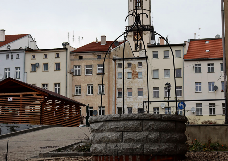 Zrewitalizowana studnia przy ul. Dolnośląskiej w Ząbkowicach Śląskich