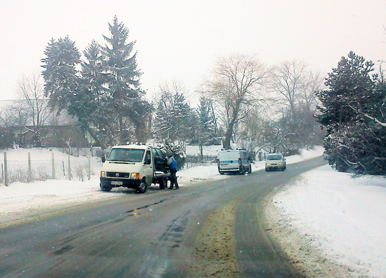 Obfite opady śniegu i kolizje drogowe.