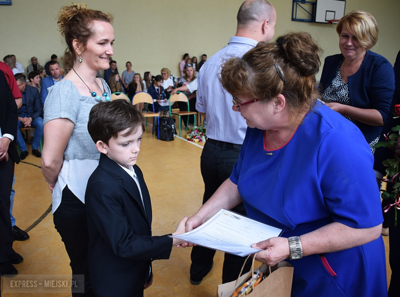 32 uczniów ze szkół w gminie Stoszowice odebrało stypendia za wybitne osiągnięcia