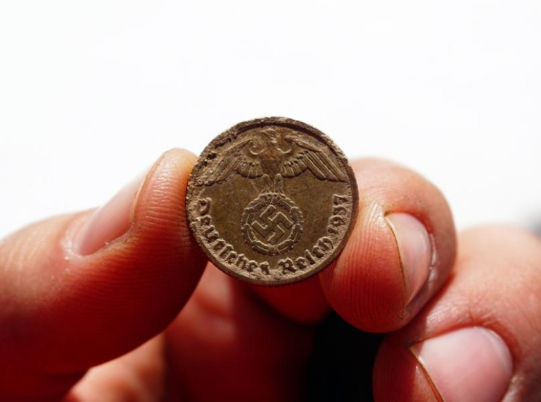 Jedna z monet odnalezionych w Spitzbergu