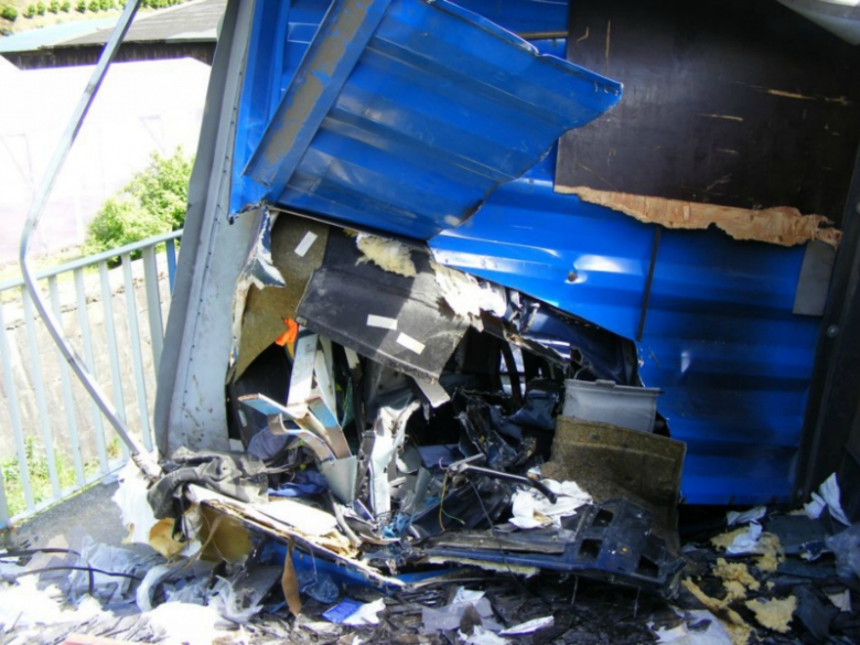 W miejscowości Mąkolno (na trasie Kłodzko - Złoty Stok) wywróciła się ciężarówka z przyczepą