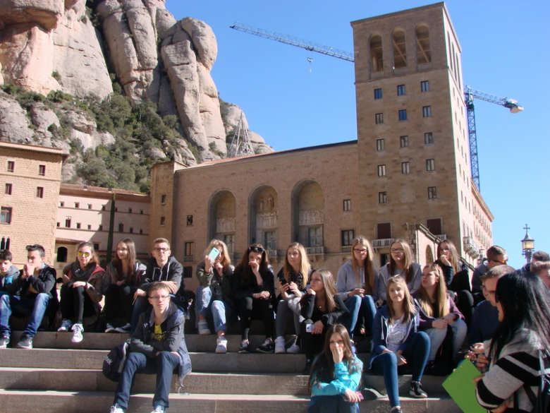 Międzynarodowa wycieczka szkolna. Uczniowie zwiedzili Hiszpanię, Francję i Włochy