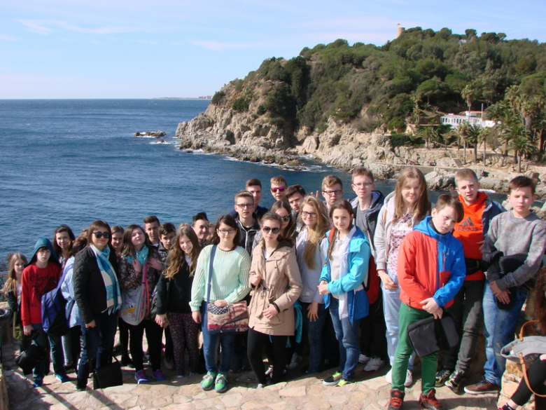 Międzynarodowa wycieczka szkolna. Uczniowie zwiedzili Hiszpanię, Francję i Włochy