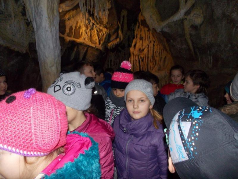 Uczniowie z Ciepłowód w jaskini nietoperzy i fabryce cukierków