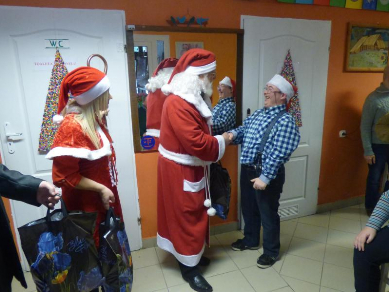 Święty Mikołaj w Domu Pomocy Społecznej w Opolnicy