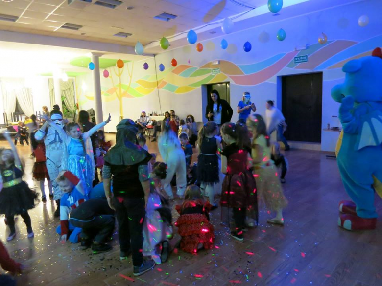 Zabawa karnawałowa w Centrum Kultury i Biblioteki w Bardzie 
