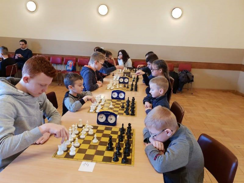 Ministranci z Diecezji Świdnickiej rywalizowali w turnieju tenisa stołowego i szachowym