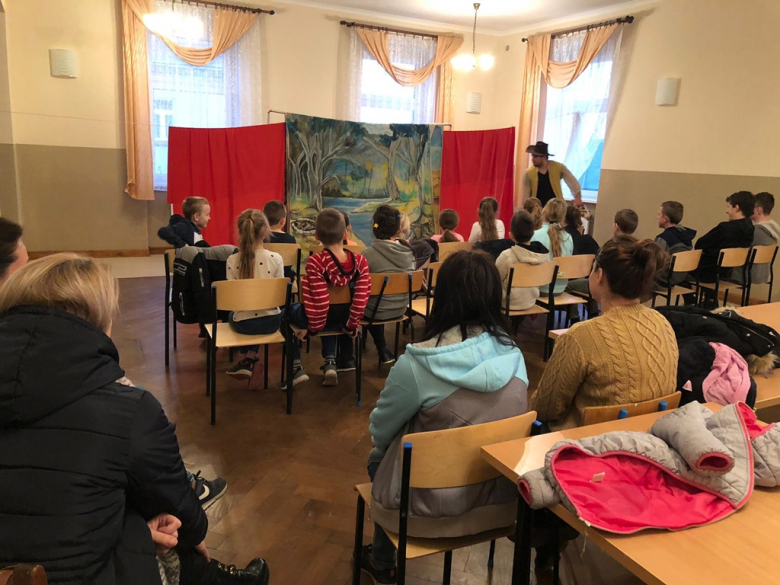 Spektakl dla dzieci i młodzieży w Krzelkowie