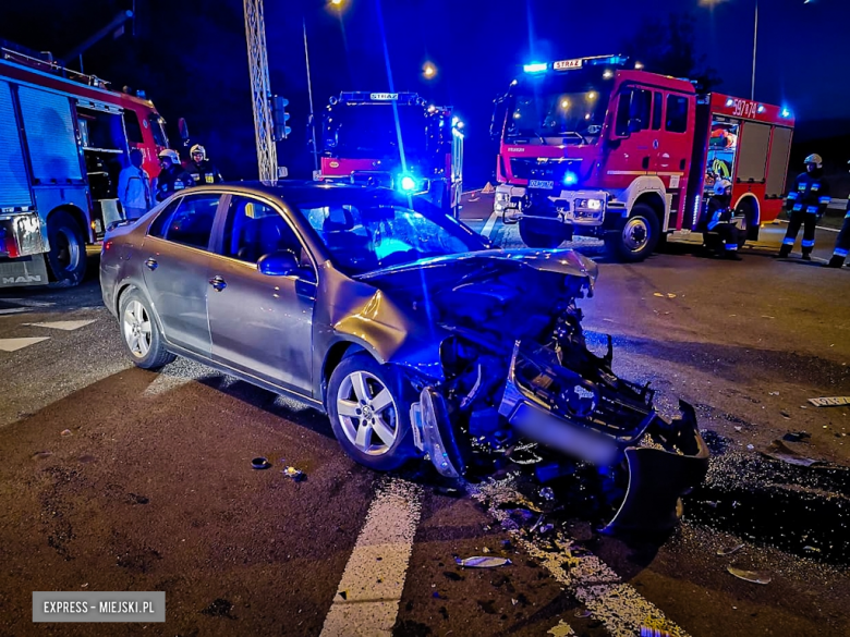 Czołowe zderzenie dwóch pojazdów na małej obwodnicy Ząbkowic Śląskich