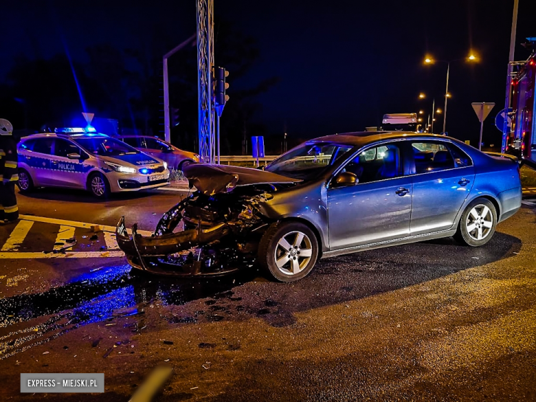 Czołowe zderzenie dwóch pojazdów na małej obwodnicy Ząbkowic Śląskich