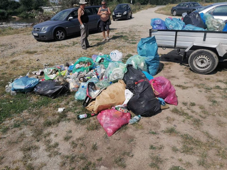 Wywieziono kilkadziesiąt worków śmieci z terenu wokół zbiornika Topola oraz Bartniki