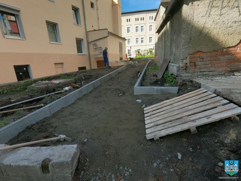 Kolejne podwórka w Ząbkowicach Śląskich zmieniają swoje oblicze