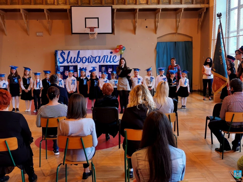 Ślubowanie pierwszoklasistów w Szkole Podstawowej nr 1 w Ząbkowicach Śląskich