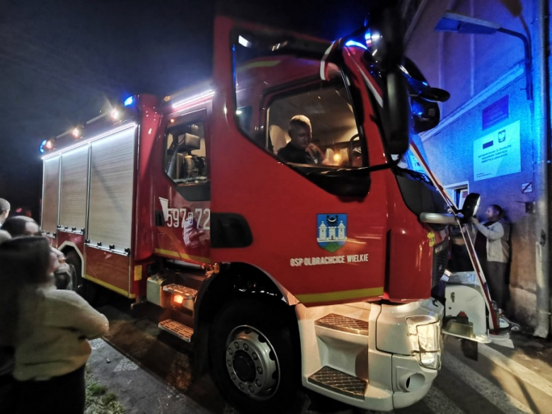 Strażacy-ochotnicy z Olbrachcic Wielkich przywitali nowy samochód ratowniczo-gaśniczy