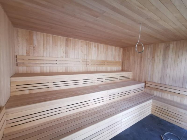 Prace przy budowie saunarium w Ząbkowicach Śląskich dobiegają końca