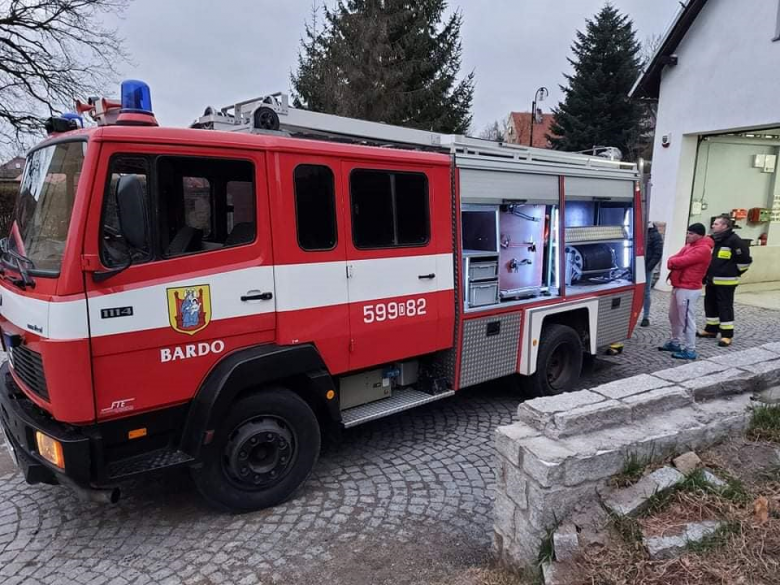 Strażacy-ochotnicy z Dzbanowa otrzymali Mercedesa