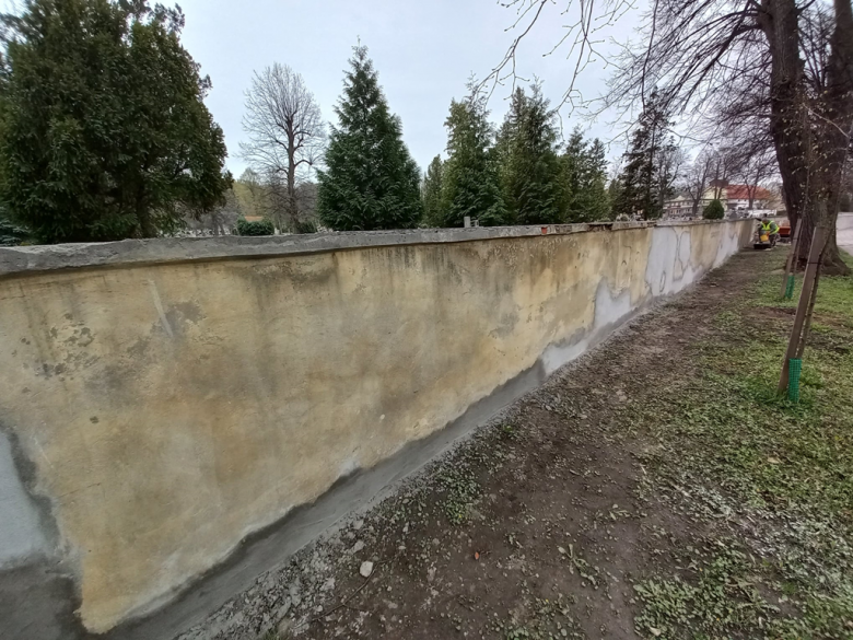 Remont muru cmentarnego w Ziębicach