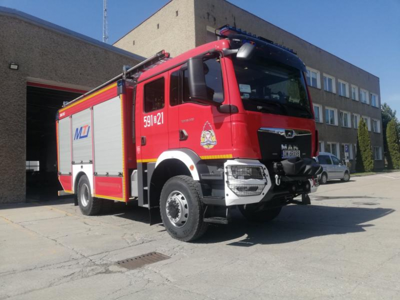Nowy samochód ratowniczo-gaśniczy dla strażaków-zawodowców