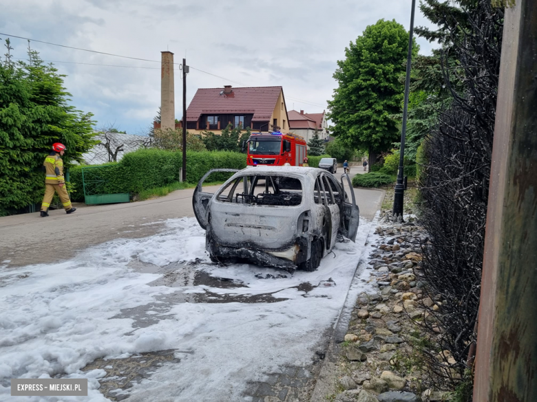 Pożar samochodu na ul. Chrobrego w Ząbkowicach Śląskich