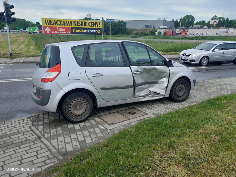 Na skrzyżowaniu ul. Dalekiej z krajową ósemką w Ząbkowicach Śląskich zderzyły się osobowy seat i renault