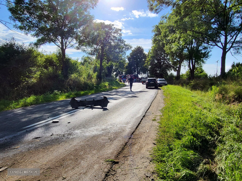 Zderzenie dwóch samochodów osobowych przed Stolcem od strony Ząbkowic Śląskich