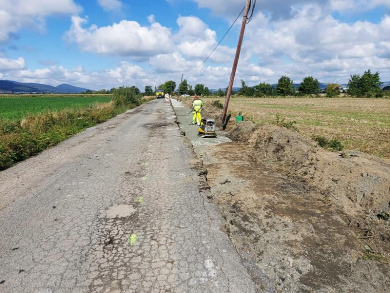 Trwa przebudowa siedmiu odcinków dróg w gminie Stoszowice