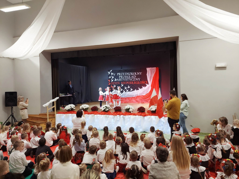 Przedszkolny Przegląd Artystyczny na Dzień Niepodległości