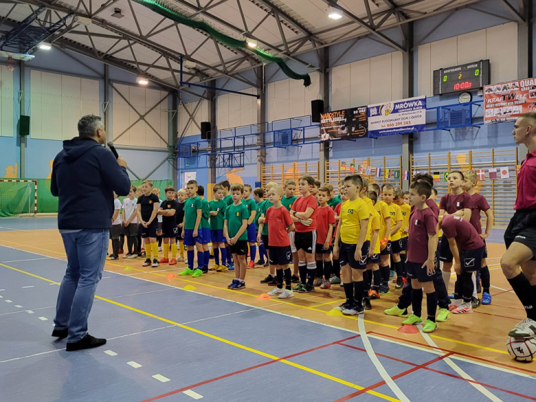 Pierwszy turniej z cyklu Mistrzostw Świata dla dzieci i młodzieży szkolnej w hali Słonecznej w Ząbkowicach Śląskich