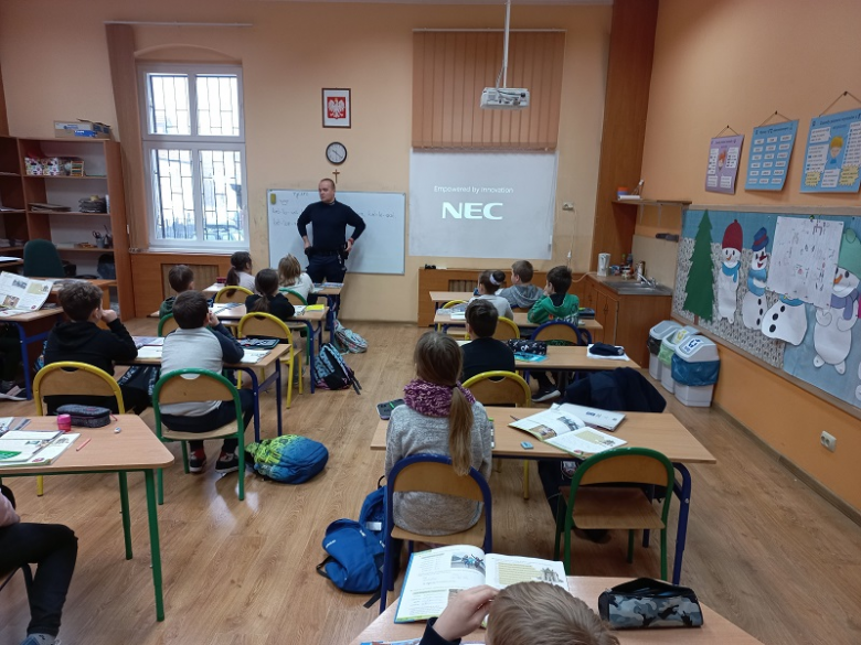 27 stycznia mundurowi przeprowadzili spotkanie z dziećmi w Przedszkolu nr 2 i w Szkole Podstawowej nr 1 w Ząbkowicach Śląskich