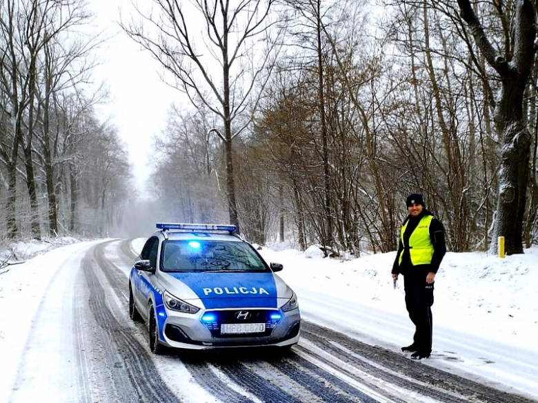 Opady śniegu i kolizje na drogach. Policja apeluje o ostrożność