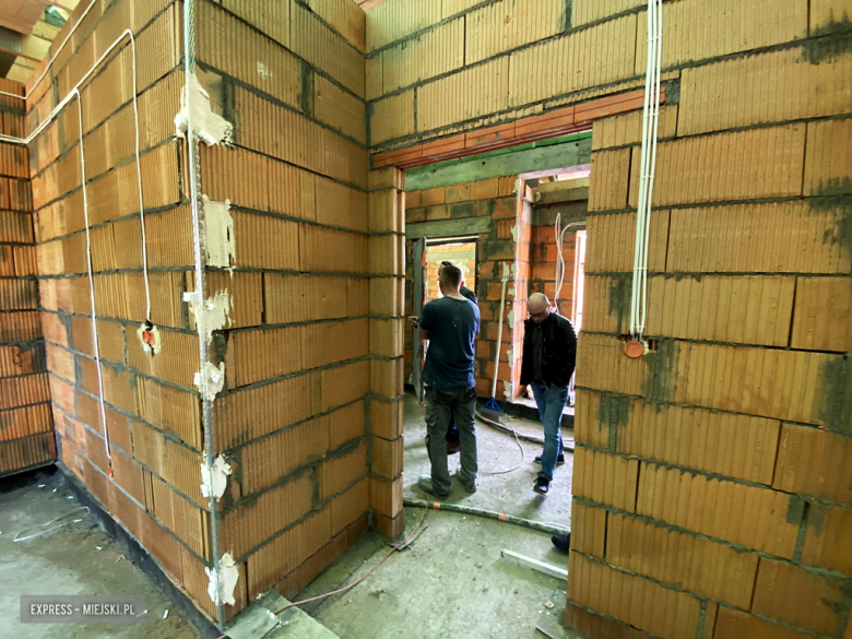 Trwają intensywne prace nad budową świetlicy wiejskiej w Grochowej. Obiekt już stoi