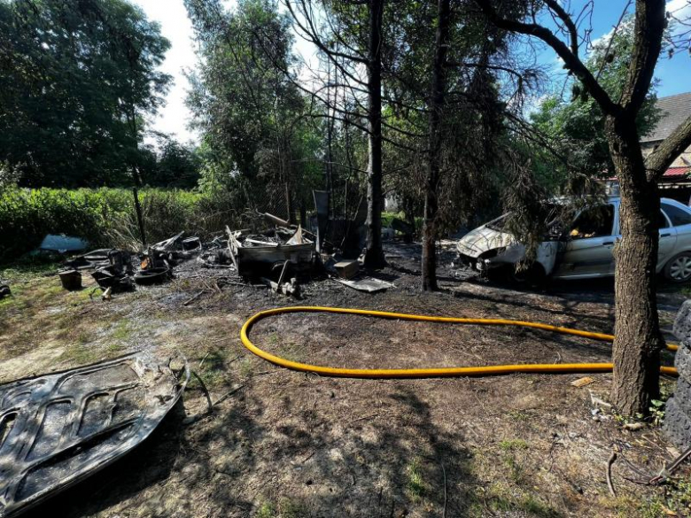 W Wadochowicach płonęły auta i części samochodowe