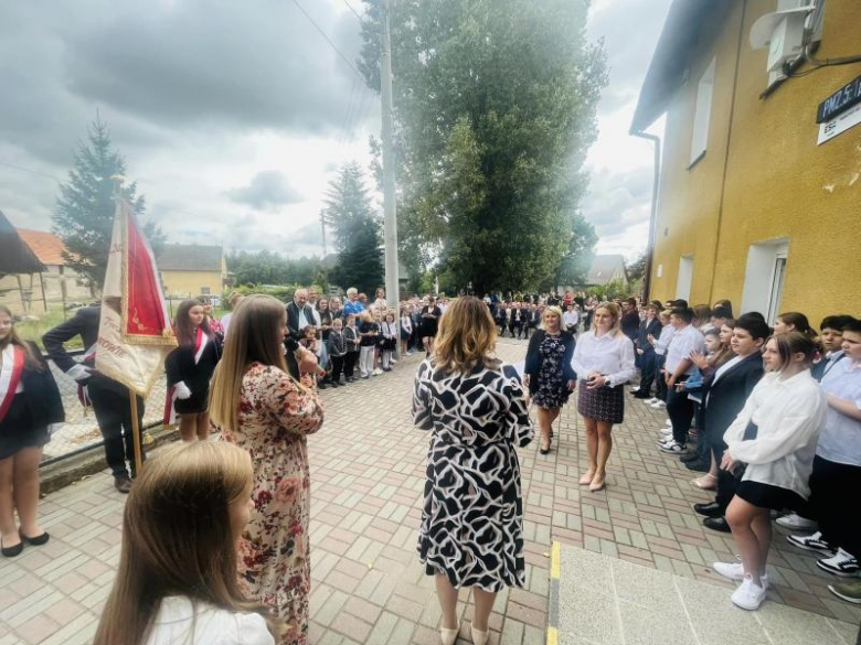 Rozpoczęcie roku szkolnego w Niepublicznej Szkole Podstawowej  w Lubnowie