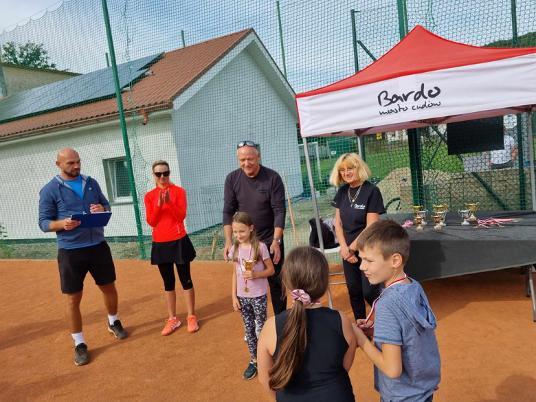 Turniej tenisa ziemnego z udziałem najmłodszych w Bardzie 
