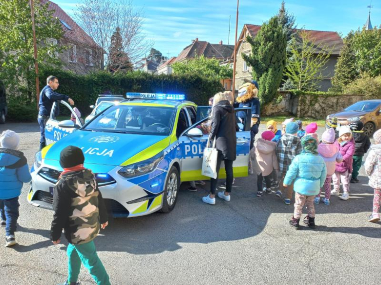 Przedszkolaki odwiedziły ząbkowickich policjantów