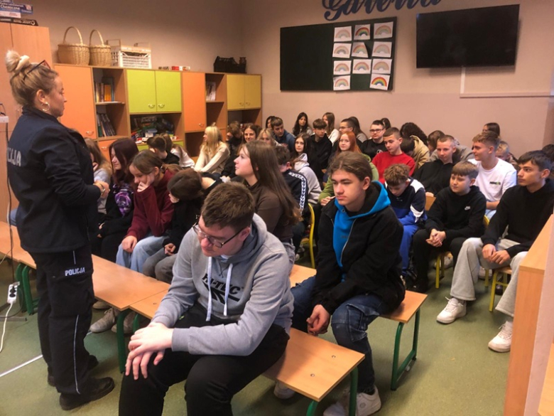 Hejt i przemoc rówieśnicza. Problemy, o których trzeba mówić