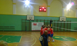 Siatkarze Bielawianki zwyciężają w derbach, ósma wygrana juniorów