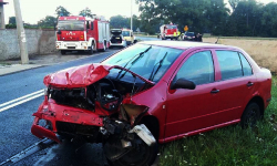 Ford i skoda zderzyły się w Białobrzeziu. Jedna osoba ranna