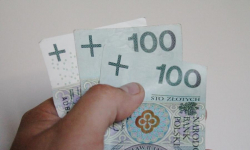 Podała się za pracownicę OPS-u i okradła 80-latka