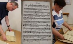 Badają zbiory muzykaliów znalezione w Kamieńcu Ząbkowickim. Wywiad z Magdaleną i Thomasem Cornelius