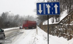 Intensywne opady śniegu. Są utrudnienia na drogach