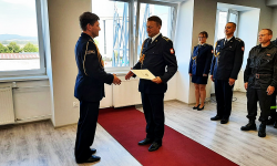 Wręczenie pierwszych stopni aspiranckich dla strażaków-zawodowców z Ząbkowic Śląskich