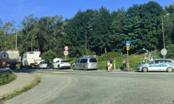 Kolizja na skrzyżowaniu krajowej ósemki z ul. Fabryczną i Główną w Bardzie