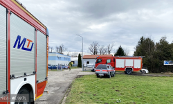 Wypadek na terenie zakładu produkcyjnego w Kamieńcu Ząbkowickim. Mężczyzna przygnieciony paletą