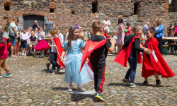 Międzypokoleniowa Biesiada Historyczna z Frankensteinem – radość, historia i wspólna zabawa