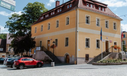 Prośba o przeparkowanie aut z Rynku przed Biegiem na Jawornik